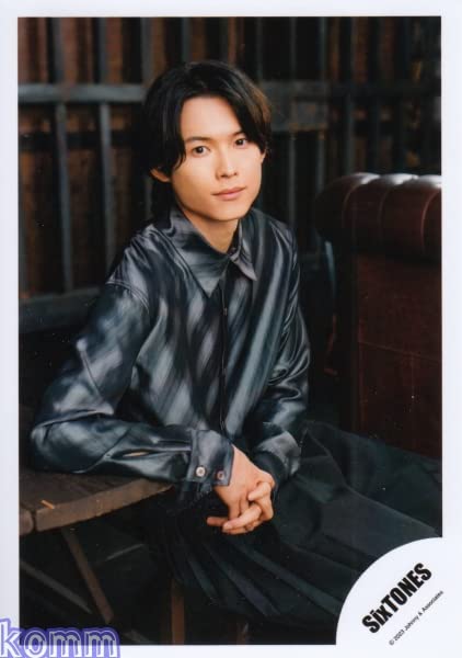 Amazon.co.jp: Six TONES 公式 生 写真（松村北斗）ST00970 : おもちゃ